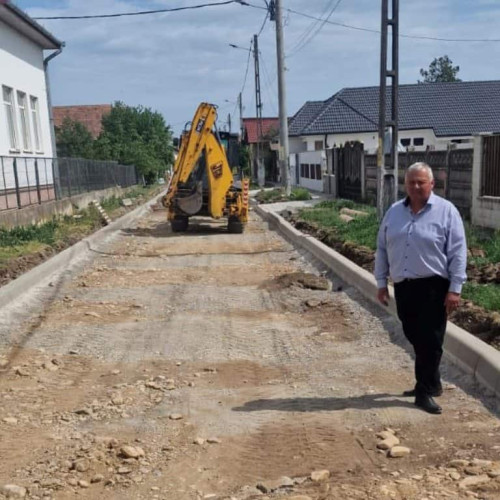 Lucrările de asfaltare continuă la Teiuș