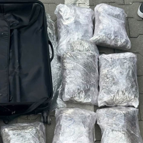 Un bărbat din Hunedoara, arestat pentru trafic de droguri la Arad