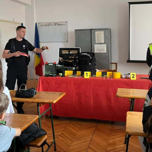 Elevii din Sebeș vizitează polițiștii pentru a învăța despre siguranță
