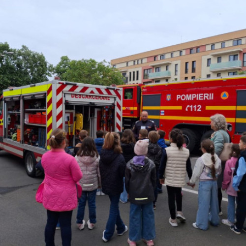 Pompierii bihoreni instruiesc copiii în situații de urgență