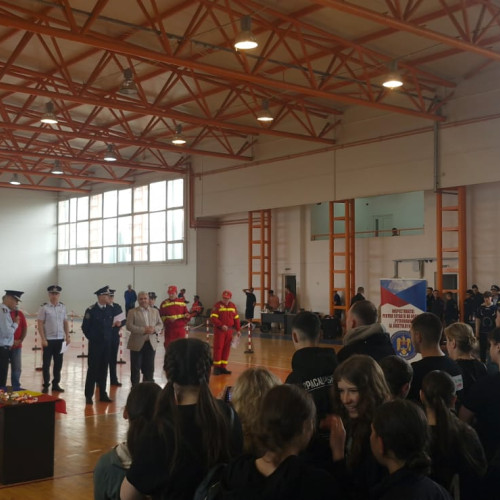 Concursul de protecție civilă "Cu viața mea apăr viața" s-a desfășurat în Neamț