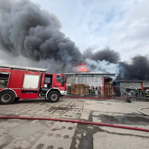 Incendiu la un depozit din București