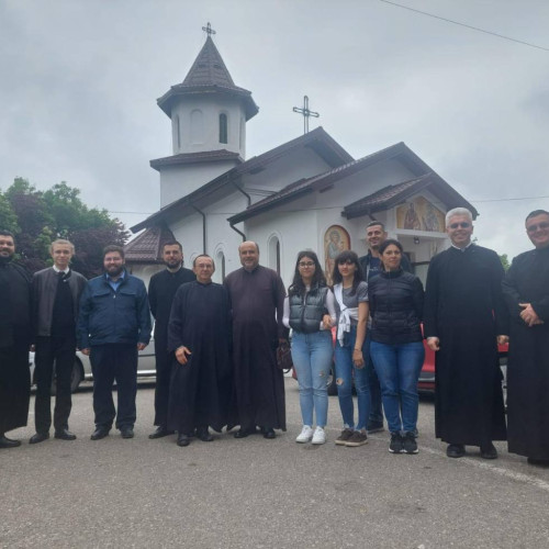 Tineri și preoți din Dâmbovița ajută persoanele aflate în nevoie