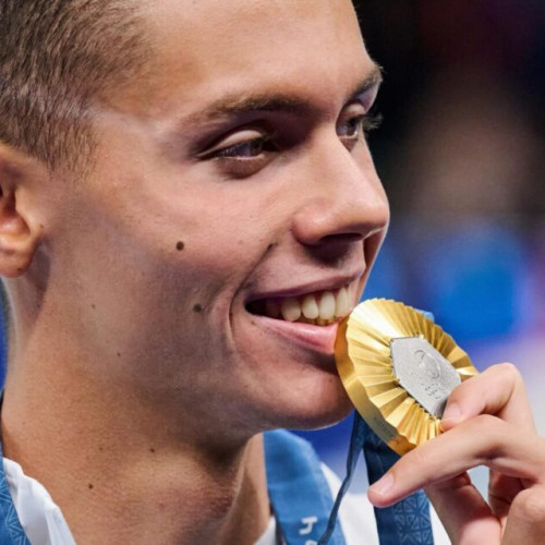 David Popovici strânge 173.000 de euro pentru copii prin donații