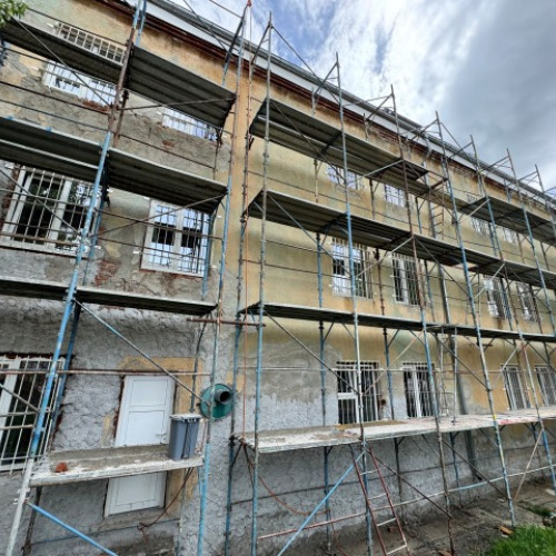 Lucrările de reabilitare a Spitalului de Psihiatrie din Zărnești avansează