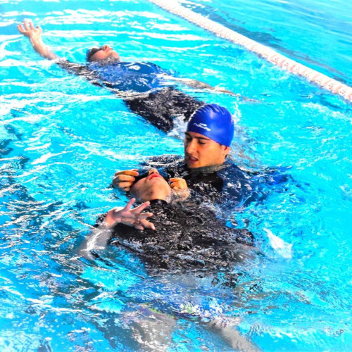 Cursuri gratuite de înot pentru persoanele cu nevoi speciale în Târgoviște