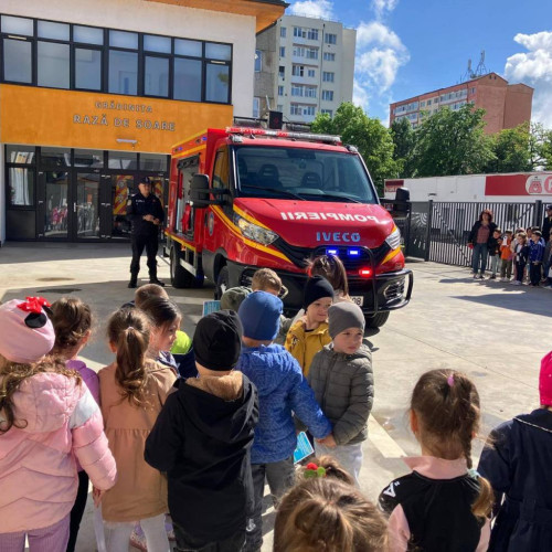 Pompierii din Dâmbovița au organizat o activitate de informare la o grădiniță din Târgoviște
