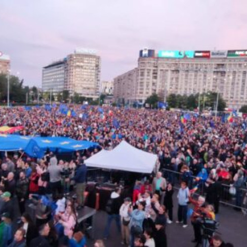 Zeci de mii de participanți la marșul pro-european din București