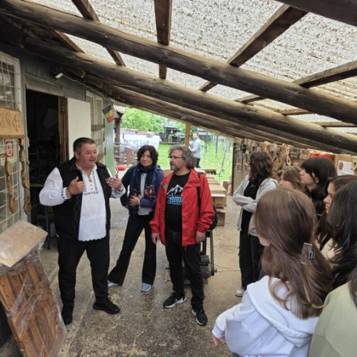 Atelier de sculptură în lemn pentru elevii din Tăuții de Sus