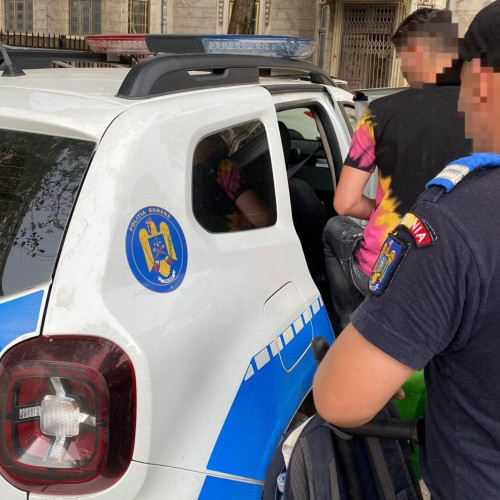 Tânăr din Botoșani reținut după furtul unei mașini și al unor bunuri dintr-un magazin