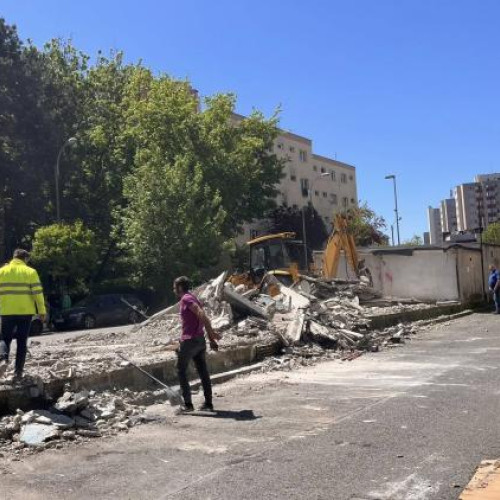 Primăria Cluj-Napoca demolează garajele vechi pentru a îmbunătăți spațiile urbane