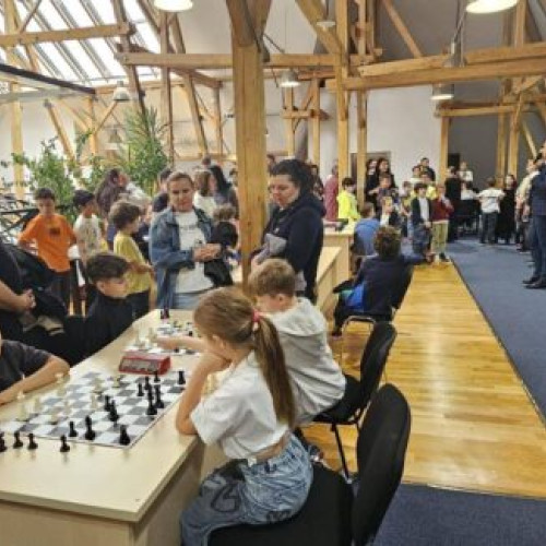 Clubul Sportiv Gambitul Damei promovează șahul în școli