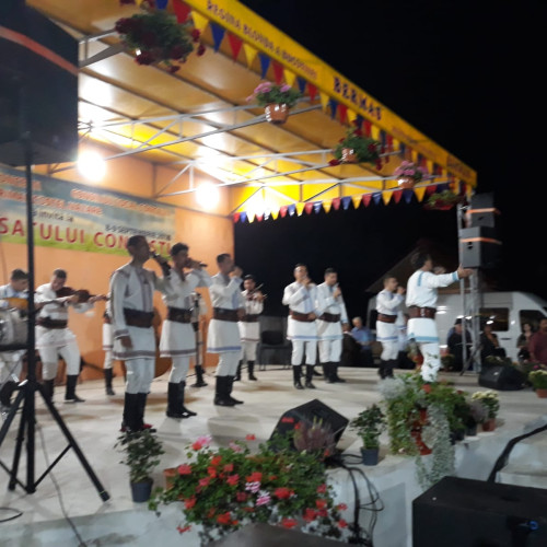 Ansamblul etnofolcloric "Plaiesii" va susține un concert la Botoșani