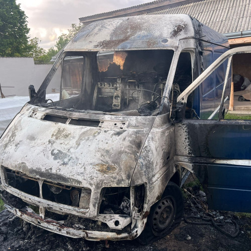 Incendiu la o autoutilitara în satul Tolici