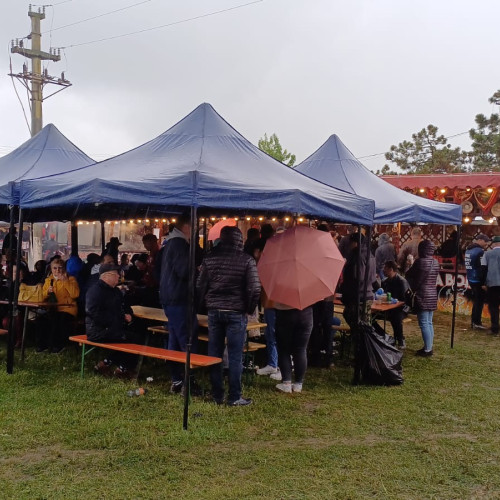 Petrecere în ploaie la Târgul de la Popăuți