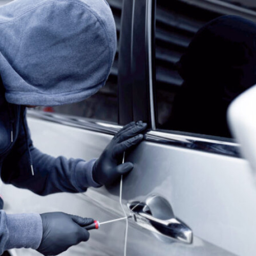 Recidivist condamnat pentru furtul unei dubițe în Hunedoara