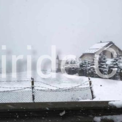 Iarna continuă să insiste în Dealu Negru, județul Cluj