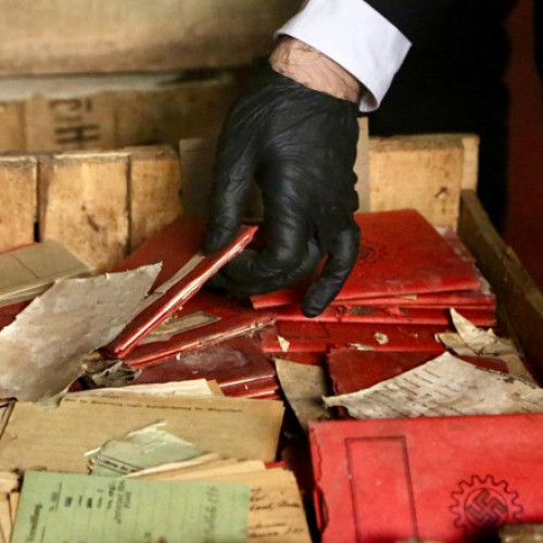 Zeci de cutii cu materiale naziste, descoperite în subsolul Curții Supreme din Argentina