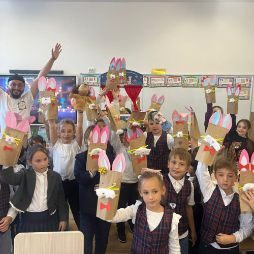 Elevii de la Școala Gimnazială Nr. 28 au participat la evenimentul "Micii păpușari"