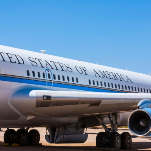 Guvernul Statelor Unite analizează oferta Qatarului pentru un avion prezidențial