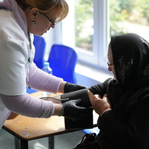 Caravana "Sănătatea vine la tine" oferă controale medicale gratuite în mediul rural