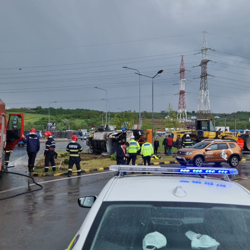 Accident rutier la Botoșani: o cisternă s-a răsturnat