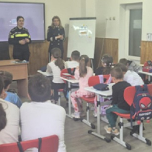 Întâlnire între copiii de la Școala Gimnazială "Mihai Oloș" și polițiști din Maramureș