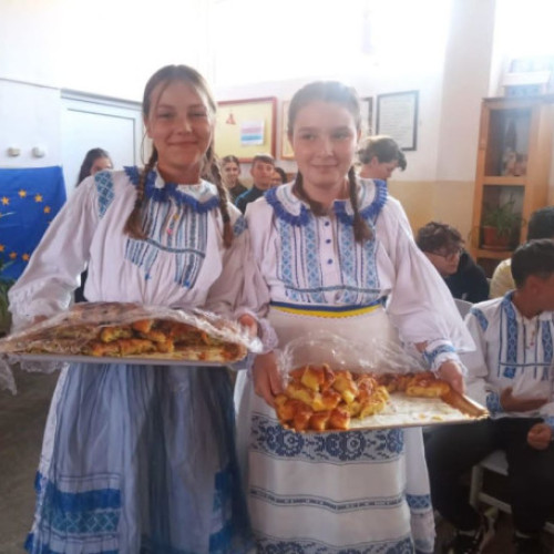 Activitate educațională dedicată Zilei de 9 Mai la Școala Gimnazială "Miron Pompiliu" Stei