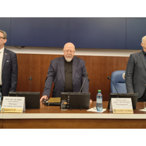 Profesorul american Paul E. Michelson susține o conferință la Universitatea din Oradea