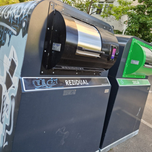 Pubele inteligente din cartiere, transformate în suport artistic