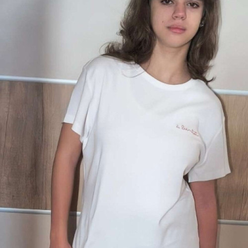 Teodora are nevoie de ajutor pentru a se opera și a scăpa de dureri