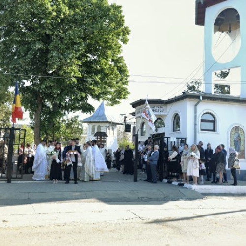 Preasfințitul Părinte Timotei Prahoveanul a sfințit biserica din Stoienoaia