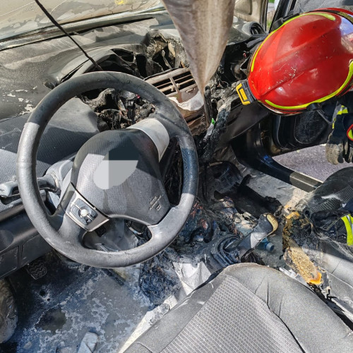 Incendiu la un autoturism în Târgu Neamț