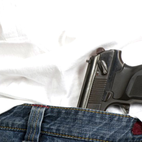 Amenințări cu pistolul la un bar din localitate