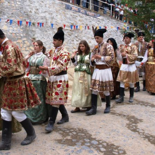 Jocul Junilor Tineri din Cacova, un eveniment de tradiție în Scheii Brașovului