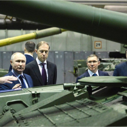 Rusia își accelerează producția de armament, afirmă comandantul NATO