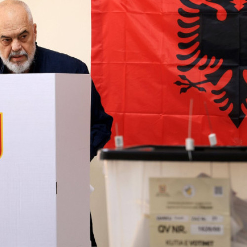 Premierul albanez Edi Rama obține un al patrulea mandat, dar alegerile sunt contestate