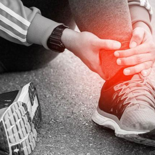 Stratul de asfalt deteriorat pune în pericol sănătatea locuitorilor