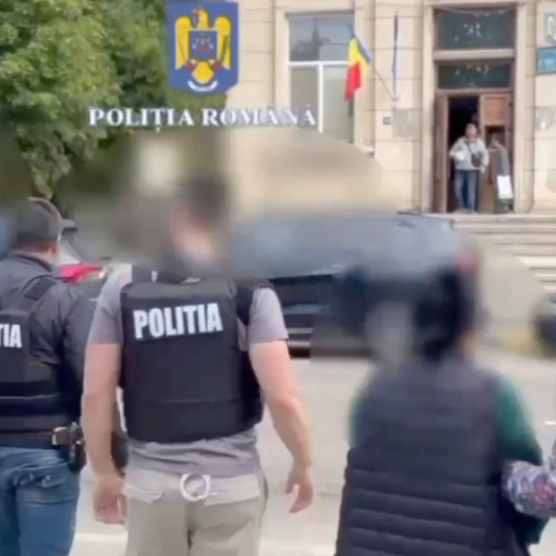 Patru hoți de buzunare reținuți în Bacău