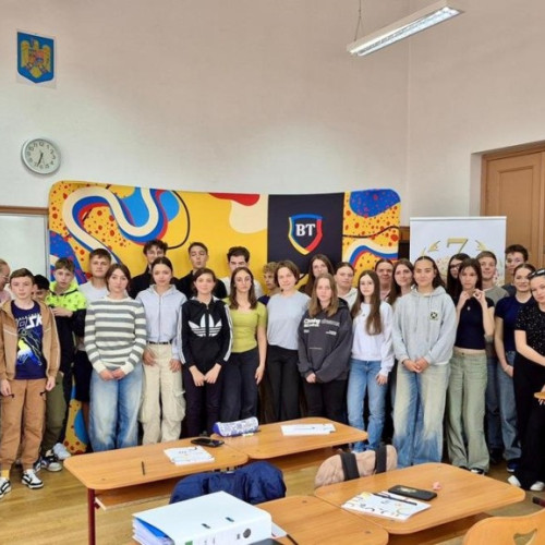 Elevii din proiectul „Cunoastere 360. Tineri invata tineri!” beneficiază de educație financiară