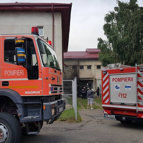 Intervenție a pompierilor la un incendiu în Piatra-Neamț