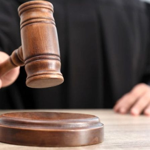 Minora din Petrila cere ordin de protecție împotriva părinților săi