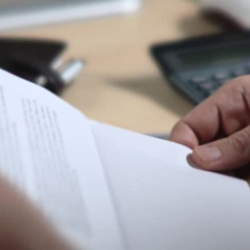 Furnizorii de energie electrică obligați să informeze clienții până în 2025