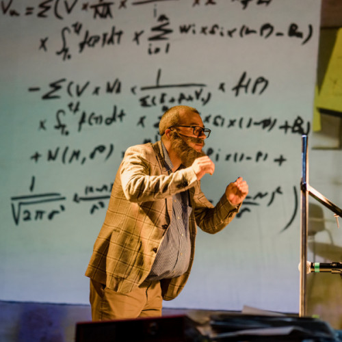 Actorii Dramaticului galatean, spectacole în Arad și acasă