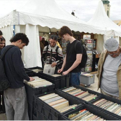 Târgul de carte Gaudeamus Radio România a început la Oradea