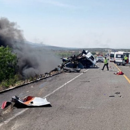 Accident grav în Puebla: 21 de persoane decedate