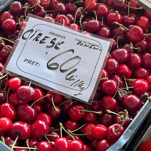 Cât costă cireșele de mai
