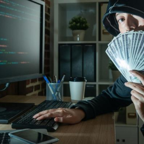 Femei păcălite de un escroc care se dădea drept medic și artist