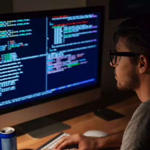 Industria IT din România: O poveste de creștere fragilă și provocări