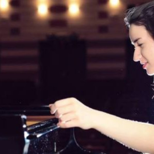 Concert special la Colegiul Academic din Cluj pentru inaugurarea unui pian de excepție